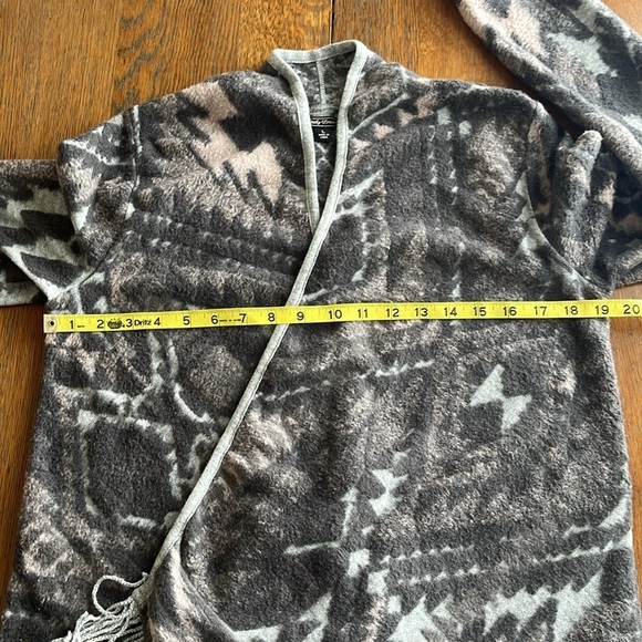 Lucky Brand Gray and Pink Patterned Cardigan Fringe Size Large - Picture 8 of 15